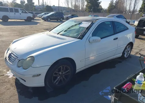 2002 Mercedes-Benz C 230 z USA, uszkodzony, nr VIN WDBRN47J82A226829